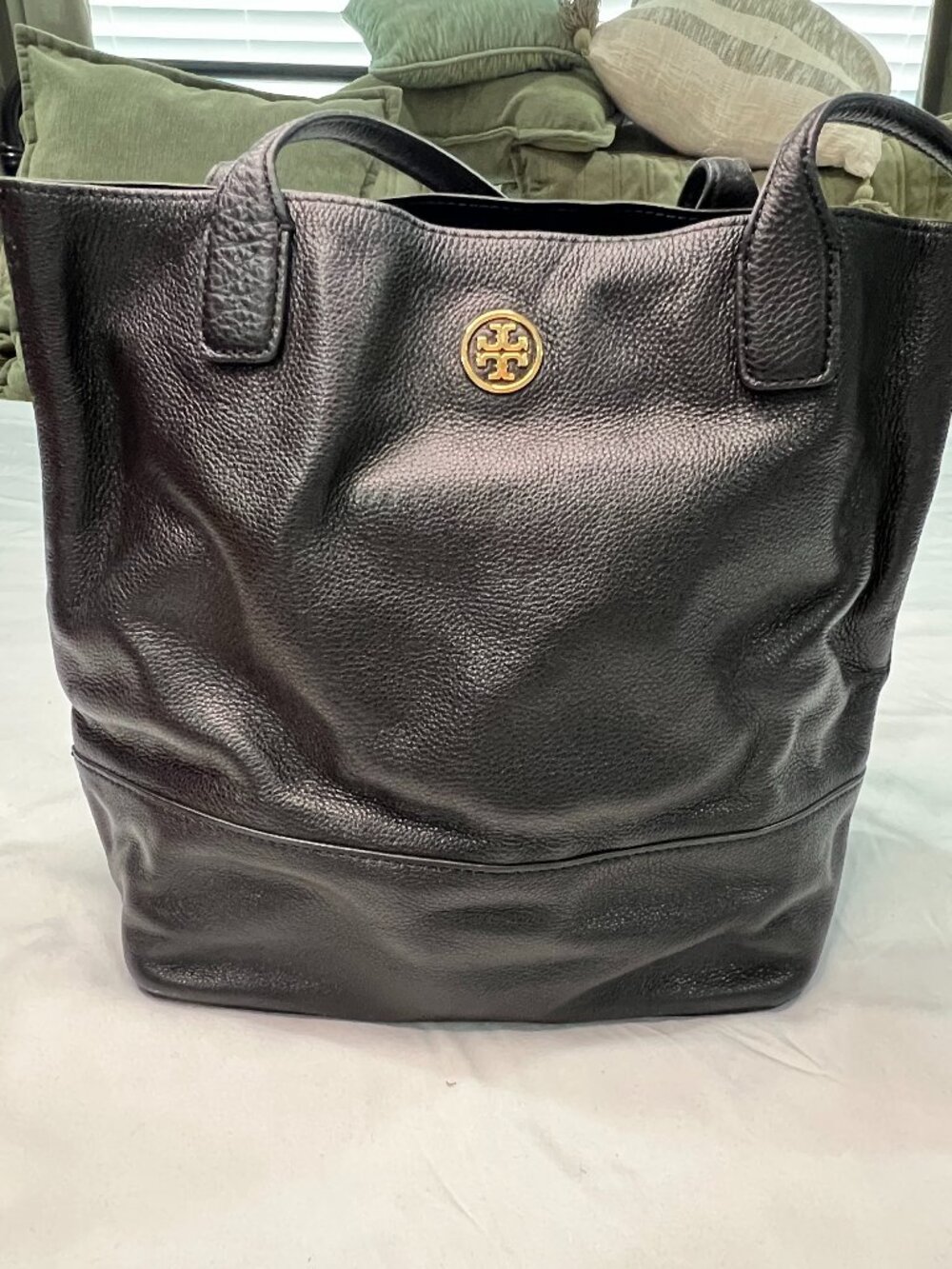 Tory Burch Robinson Black Pebbled Leather Cinch Tote Blue Interior. Org $550
